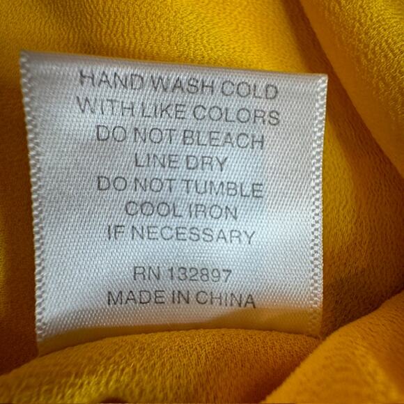 Rose + Olive Sz Med Yellow Floral Sleeveless Top Feminine - Picture 9 of 11